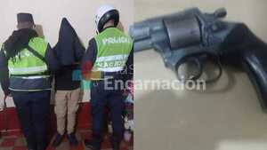 Detienen a hombre armado por amenazar a transeúntes en Encarnación