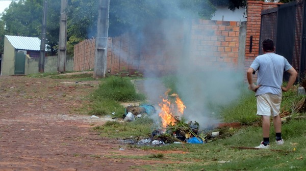 Crece la quema de basura ante inacción municipal en Hernandarias, denuncian - La Clave