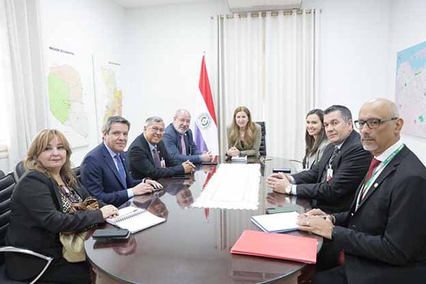 Directores de Itaipú se reunieron con ministros para impulsar proyectos de gran impacto social | DIARIO PRIMERA PLANA