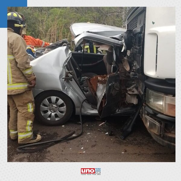 Diario HOY | Adelantamiento indebido en ruta, y choque de camión y auto: dos muertos