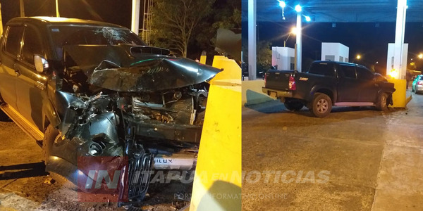 CAMIONETA IMPACTÓ CONTRA BLOQUE DE CONCRETO DEL PEAJE EN CNEL. BOGADO - Itapúa Noticias