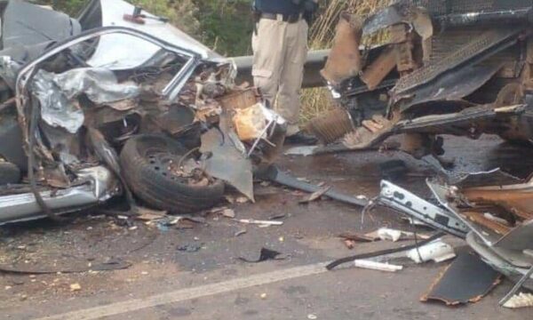 Pareja perdió la vida en vairo accidente en Emboscada