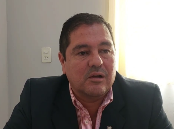 Ordenan detención de tres personas luego de ataque a agentes policiales - PDS RADIO Y TV