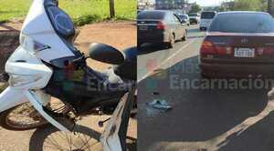 Dos personas heridas en colisión de automóvil y motocicleta sobre la avenida San Roque