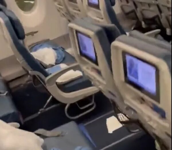 Avión aterriza de emergencia por “diarrea explosiva” de un pasajero - Mundo - ABC Color