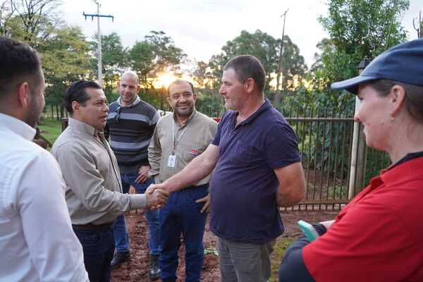 Presidente de la ANDE se comprometió en mejorar el suministro eléctrico en María Auxiliadora