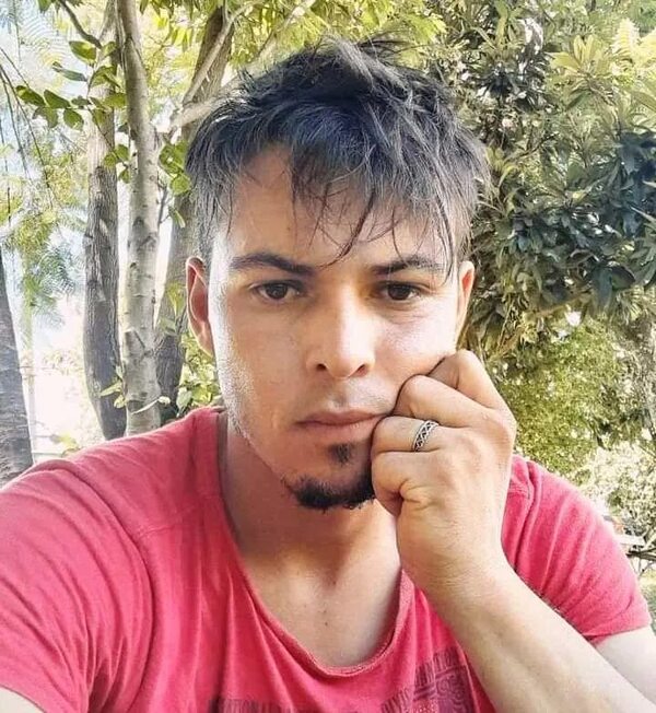Tras casi siete meses, imputan a joven que atacó a puñaladas a su concubina en una plaza pública - ABC en el Este - ABC Color