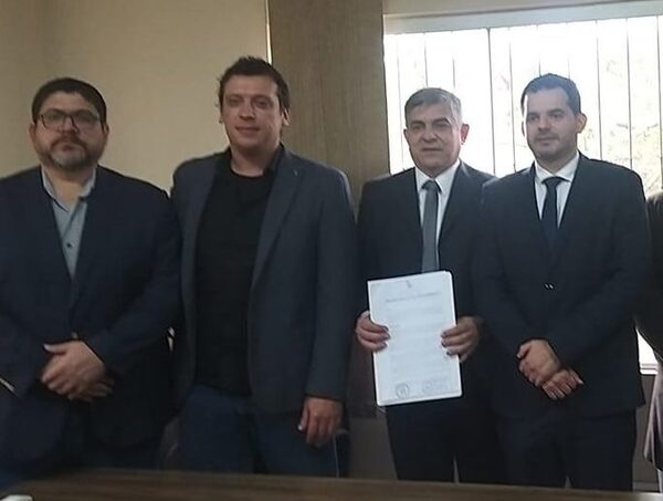 Director regional, compadre de Nano Galaverna, pide "cabeza" de médico · Radio Monumental 1080 AM