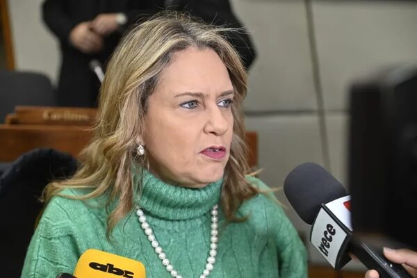 Diputada lamenta falta de voluntad para reducir número de funcionarios del Estado - Nacionales - ABC Color