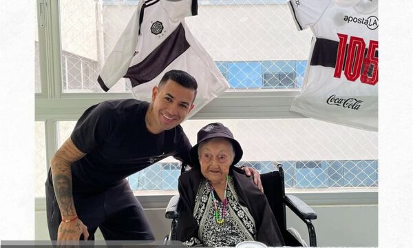 (GALERIA)¡Derlis González alegró a abuelita que cumplió 106 años!