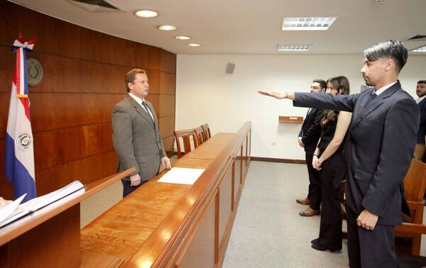 Ministro Martínez Simón presidió juramento de actuario