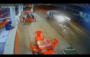 Diario HOY | VIDEO| Policía en estado etílico protagoniza un accidente