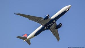 Avión aterrizó de emergencia por diarrea explosiva: el piloto lo calificó como “riesgo biológico” - El Trueno