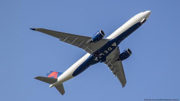 Avión aterrizó de emergencia por diarrea explosiva: el piloto lo calificó como “riesgo biológico” - El Trueno