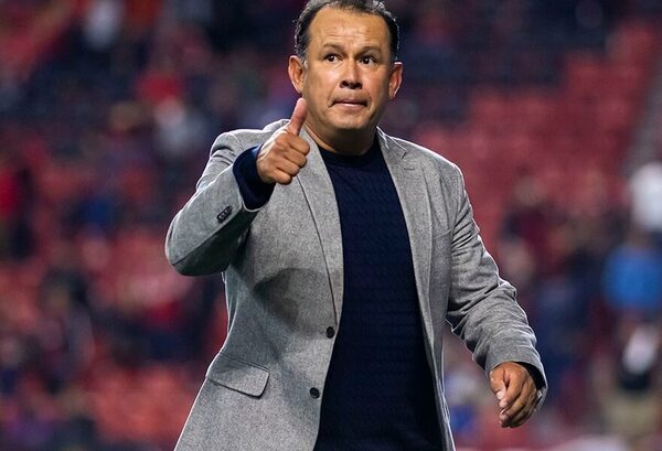 DT de Perú se arrepintió de atacar CDE y retrucó: “Es muy linda”
