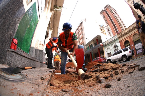 Diario HOY | Inicia excavación para cableado subterráneo en calle Palma