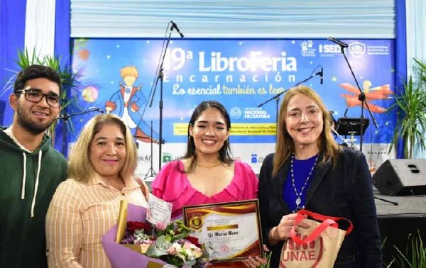Actriz que encarna a Marilina recibió reconocimiento en la LibroFeria Encarnación – Prensa 5