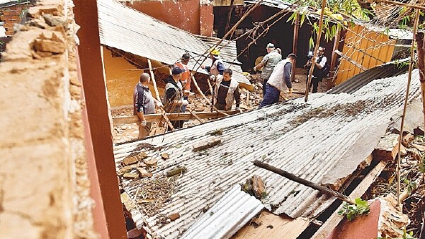 Derrumbe destruye parte de las aulas de Orquesta de Cateura