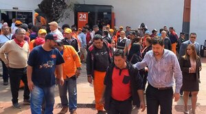 Funcionarios levantaron movilización tras llegar a un acuerdo con intendente - San Lorenzo Hoy