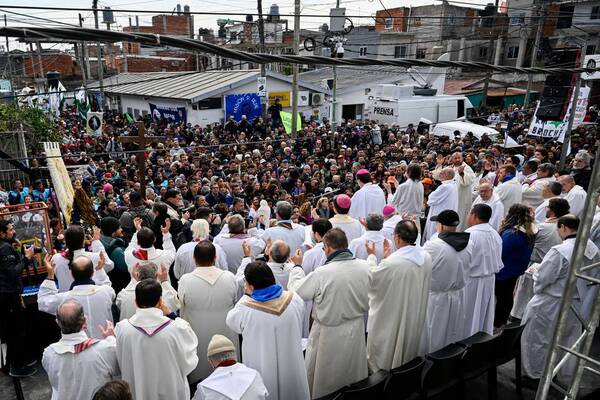 Diario HOY | En iglesia Virgen de Caacupé, de Buenos Aires, repudian ataques de Milei al Papa