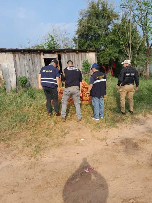 INCAUTAN BOLSAS DE CEBOLLA DE APARENTE CONTRABANDO EN PUERTO TRIUNFO
