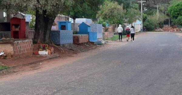 La Nación / Cementerio de Ypané: construyen tumbas hasta en la vereda