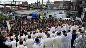 En iglesia Virgen de Caacupé, de Buenos Aires, repudian ataques de Milei al Papa - ADN Digital