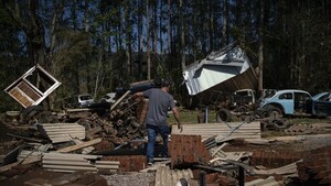 Aumentan las víctimas mortales de las inundaciones por un ciclón al sur de Brasil