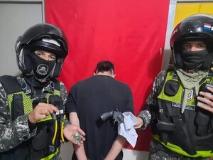 Linces aprehenden a dos menores y a un joven con arma de fuego - Policiales - ABC Color