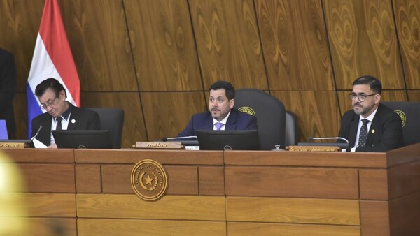 Rechazan medida de revertir que ministros vayan a Itaipú