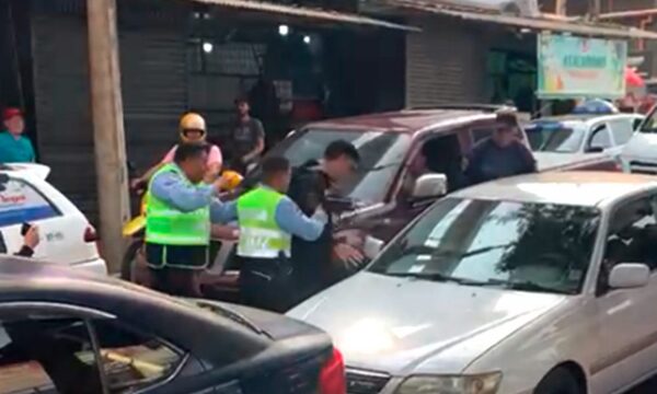 Reportan incidentes entre agentes de la Policía Nacional y de Tránsito Municipal en el centro – Diario TNPRESS