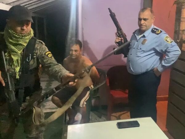 Video: un detenido en allanamientos por asesinato de niño en Tavaí - Policiales - ABC Color