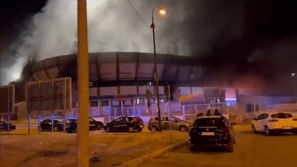 Los hinchas del Foggia incendian un estadio