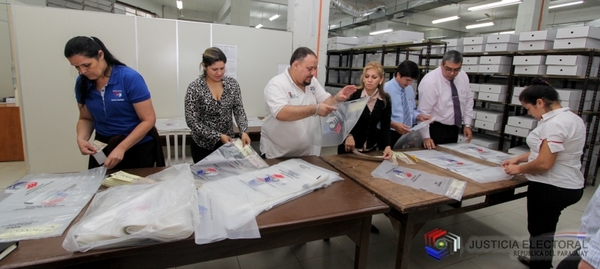 Municipales: preparan salida de maletines electorales y máquinas de votación - .::Agencia IP::.
