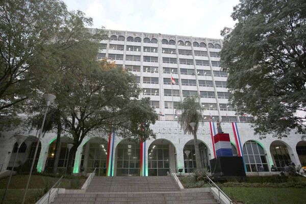 Por unanimidad condenan a escribano Luis Santiago Codas y absuelven a Arnaldo Duré Melgarejo - PDS RADIO Y TV