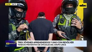 Video: Tres jóvenes aprehendidos y uno con revólver  - ABC Noticias - ABC Color