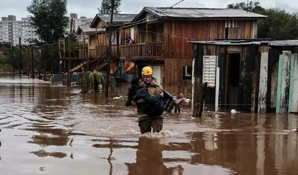 Un ciclón deja al menos 21 muertos en el sur de Brasil - Oasis FM 94.3