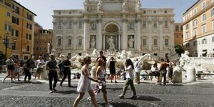 Para frenar inseguridad, Italia penaría con cárcel a padres que no mandan hijos a la escuela