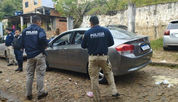 Recuperan vehículo robado a brasileños