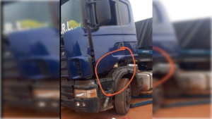 ¡Qué terrible! Mecánico omano aplastado por un camión