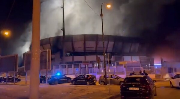 Italia: Hinchas de un club quemaron parte del estadio del equipo rival - Unicanal