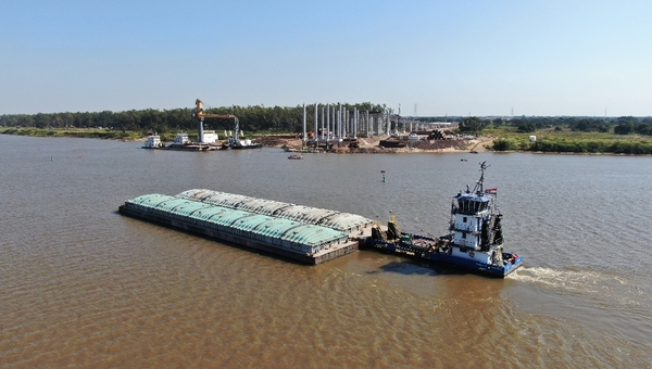 Alertan que Paraguay corre el riesgo de desabastecimiento de combustible si Argentina insiste en cobro de peaje del río - El Trueno