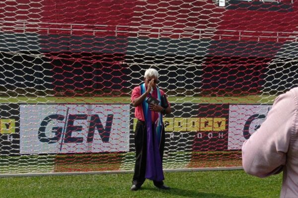 Párroco bendijo el estadio del “3”