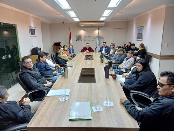 AUTORIDADES DE LA EBY SE REUNIERON CON REPRESENTANTES DE LAS FAMILIAS RELOCALIZADAS