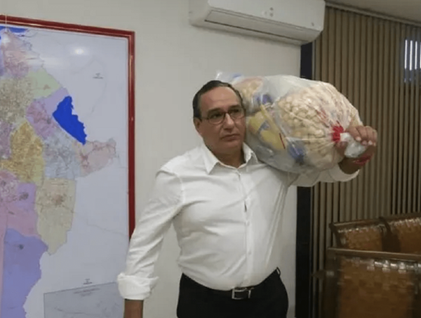 Hugo Javier no garantizó recursos para la alimentación escolar cuando era gobernador de Central · Radio Monumental 1080 AM