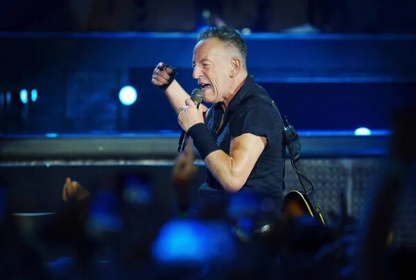 Bruce Springsteen pospone todos sus conciertos de septiembre por una úlcera gástrica - Música - ABC Color