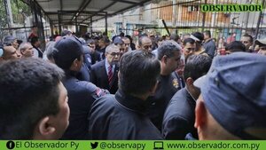 Autoridades se ven obligadas a abandonar recorrida en Tacumbú por presión de reos