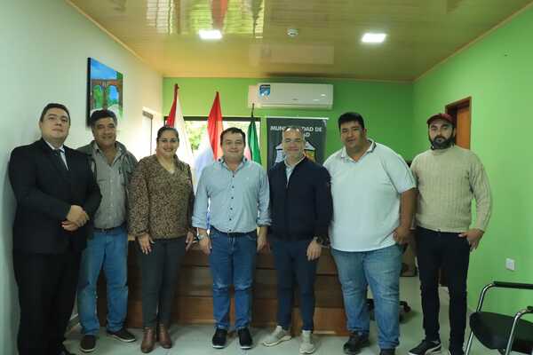 IMPORTANTE REUNIÓN ENTRE EL INTENDENTE AGUILAR Y FUNCIONARIOS DE LA GOBERNACIÓN DE ITAPÚA - Itapúa Noticias