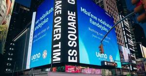La Nación / ueno alentó a la Albirroja con mensajes en guaraní en el famoso Times Square