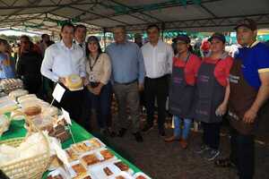 Familias del interior asistidas por el MAG ofertan sus productos durante feria capitalina - .::RADIO NACIONAL::.